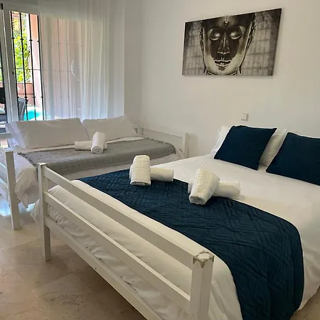 En Guadalmina Primera Linea De Campo De Golf Cartujanos 아파트